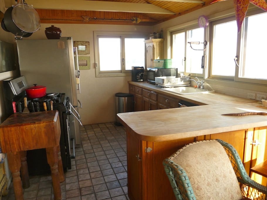 kitchen/windows all have water view