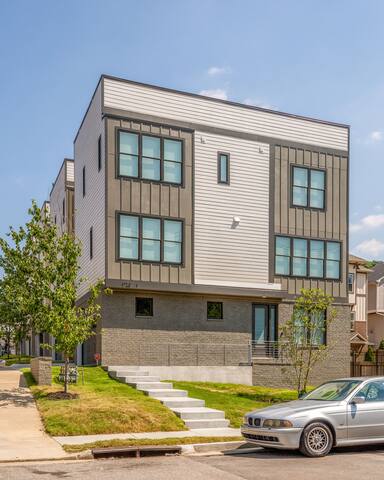 Sophistication on 14th/Rooftop Deck/10 Beds gallery image 4