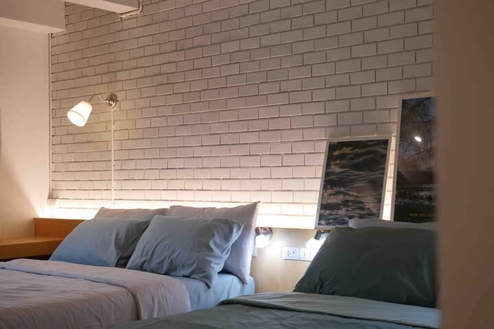 Private Spacious Home-like Setting Heart of City gallery image 4