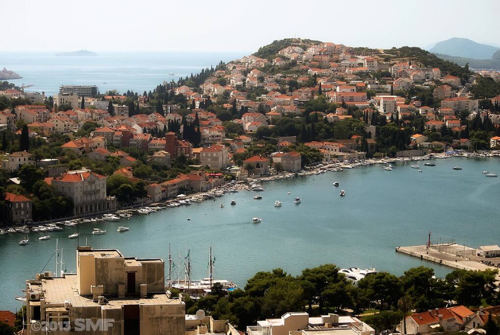 Breathtaking view on the city canter and nearby elaphiti islands