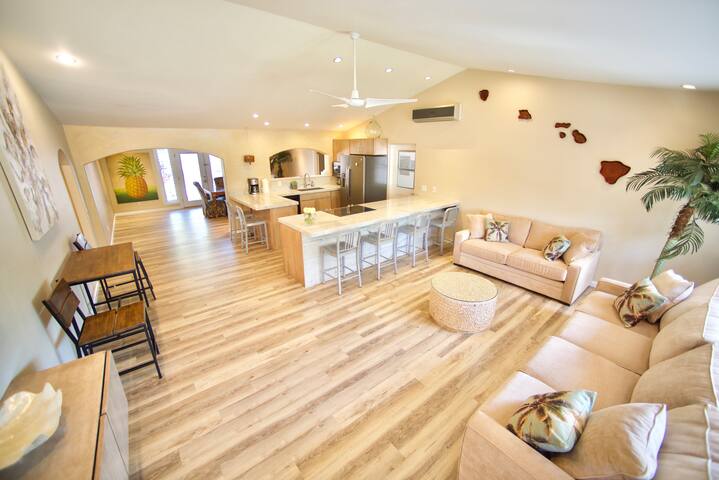 Amazing Home w/ Pool, Cabana & more gallery image 3