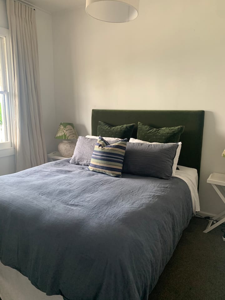 غرفة النوم 2