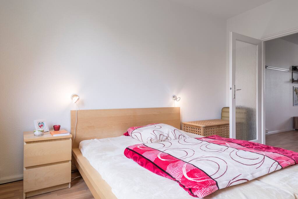 Double bed in the bedroom
