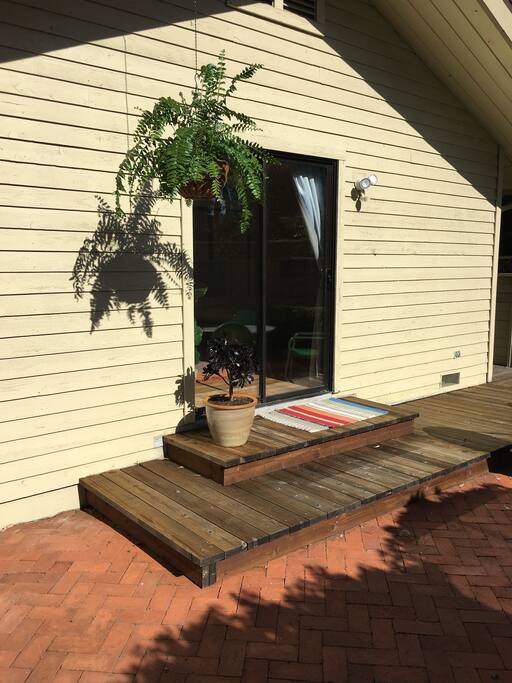 Private entrance from courtyard
