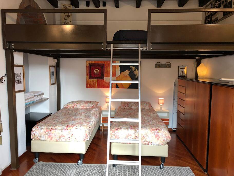 Bedroom with a split level of architect