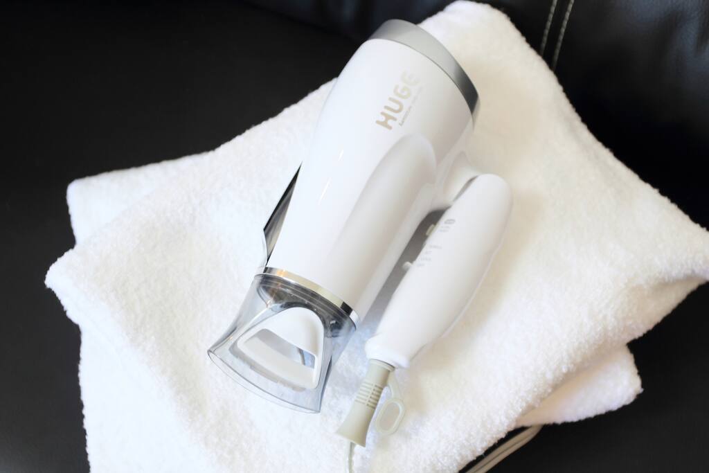 Hairdryer and towels provided.