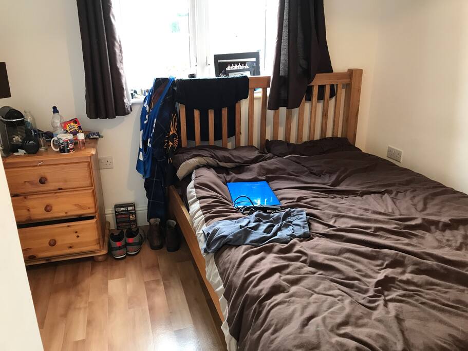 Example bedroom. Note actual room tenanted during initial marketing period.