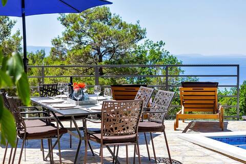 Holiday home Sergio w/heated pool Makarska Riviera