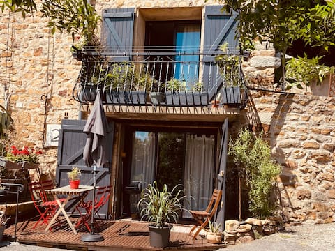 Le Bosc: charming quiet accommodation.