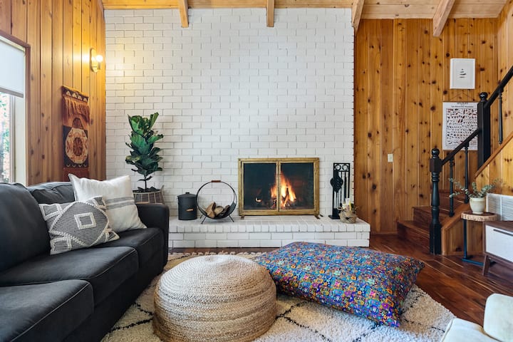 Lake Arrowhead Escape At Cozy Blue Cabin - Lake Arrowhead, CA