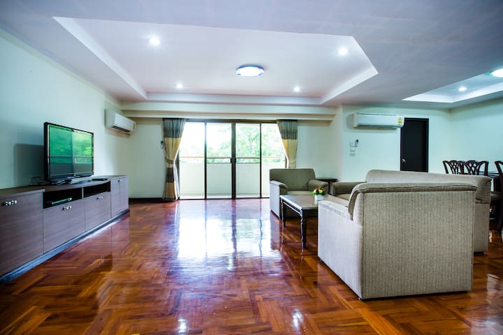 3BR/ 4 Balconies, Family Perfect, Phromphong BTS