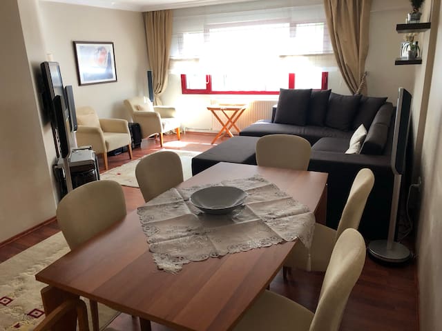 Luxury sparkling clean 3-bedroom apartment