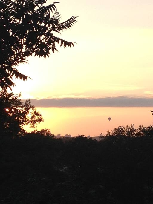 Have a nice evening en enjoy the sunset with a +10km view.