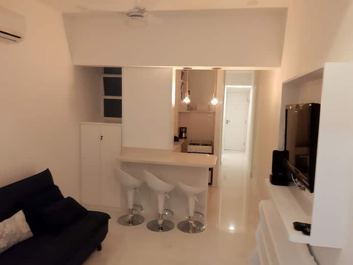 Втората спална соба беше преуредена како ТВ соба, со 1 кауч на спуштање и 1 удобен кревет во фотелја, поделен клима уред и тавански вентилатор, има и маса и стол за домашна канцеларија