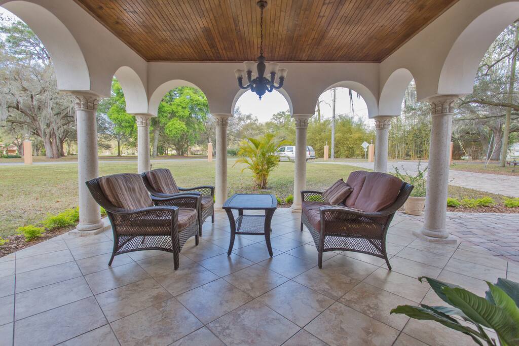Rear covered porch