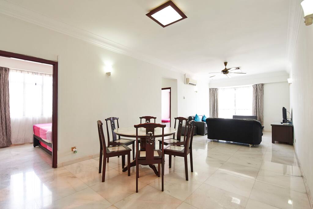 3 Bedrooms & 2 Bathrooms Apartment - Living Hall / 客厅