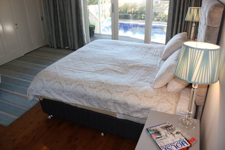 Modern Family Home with Pool gallery image 4