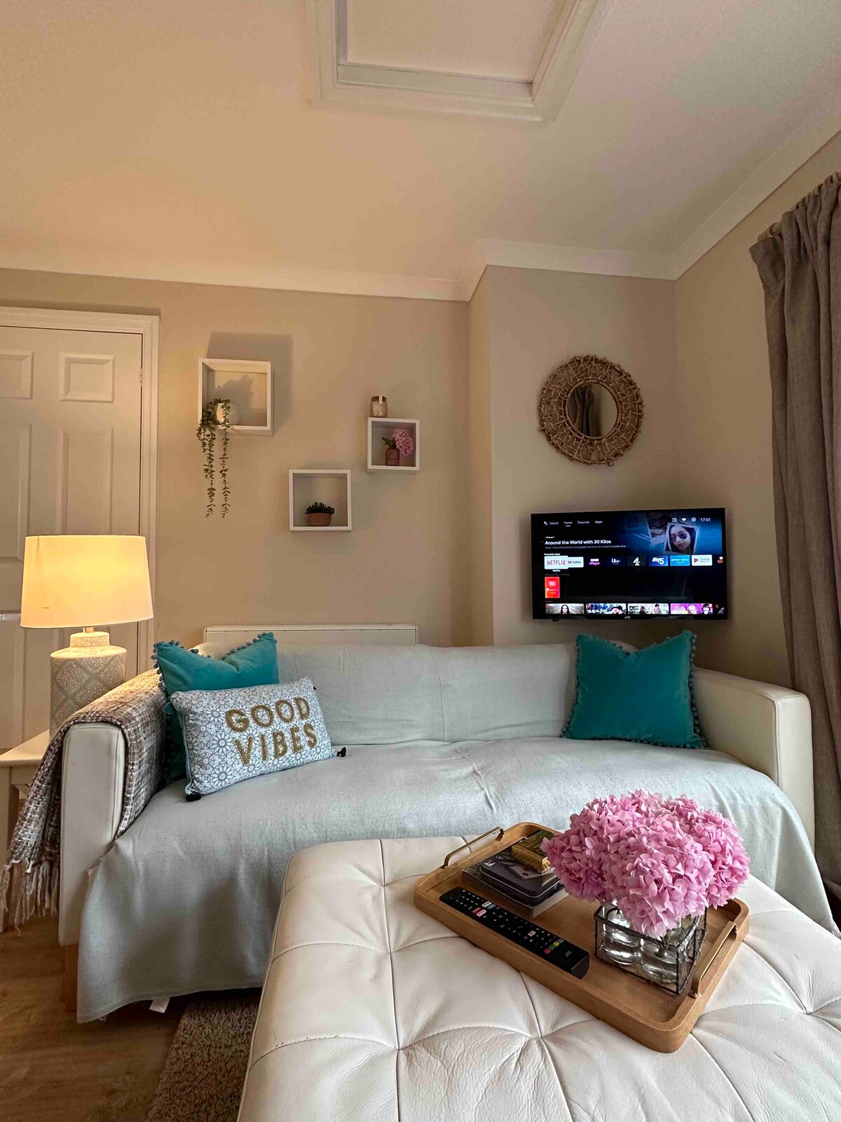 Top Airbnb: Leafy Lodge Annex with private garden in Westby With Plumptons