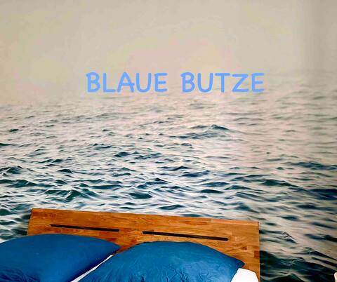 Blaue Butze, parking, self check-in