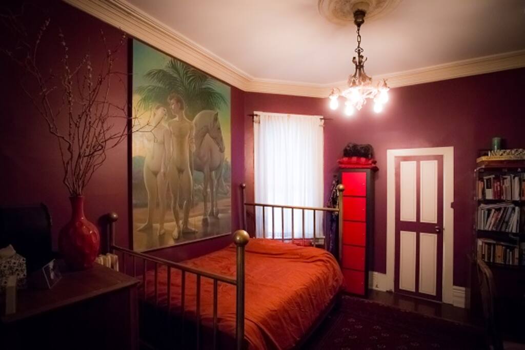 Queen size bed, dressers, large desk.