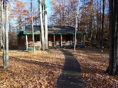 Secluded+log+cabin+with+acreage+%2B+all+the+comforts