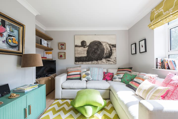 2BR Stylish Apartment in Notting Hill