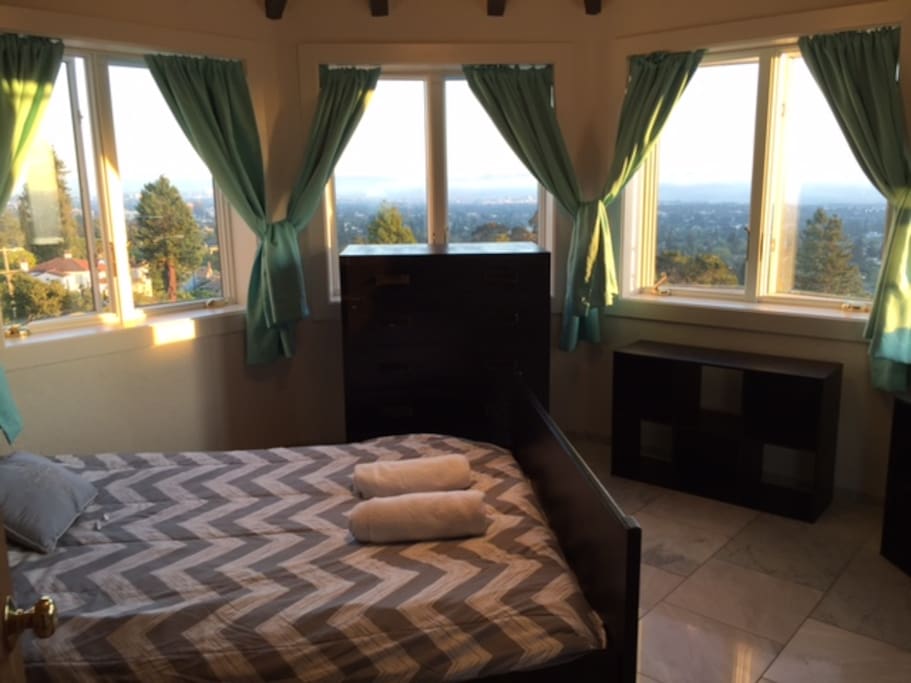 Stunning 360 Degrees View of the Bay With Pool and Spa