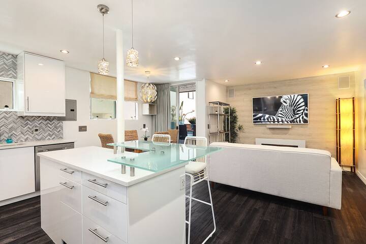 MB Modern Luxury Walking to Beach with Garage