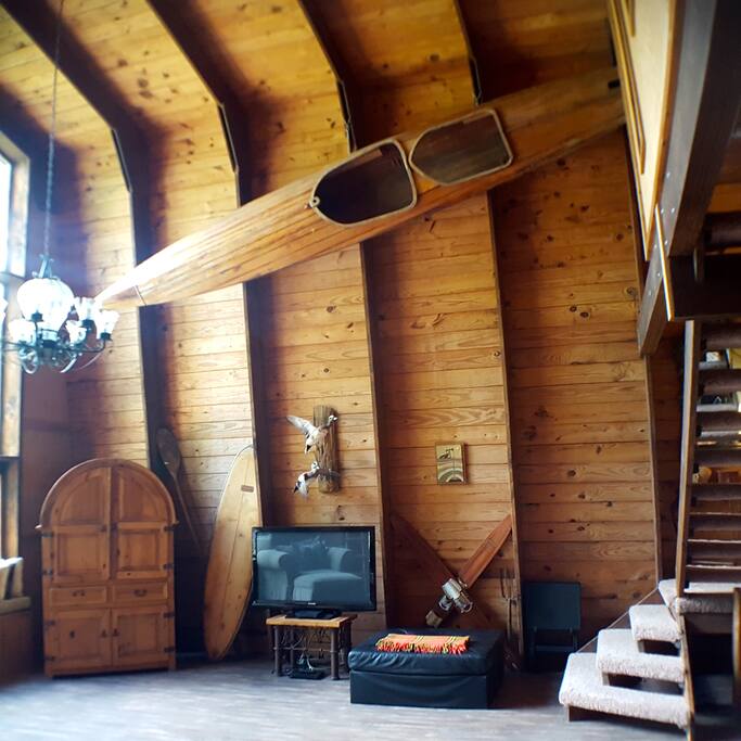 Fun decorations and a nice, rustic cabin feel