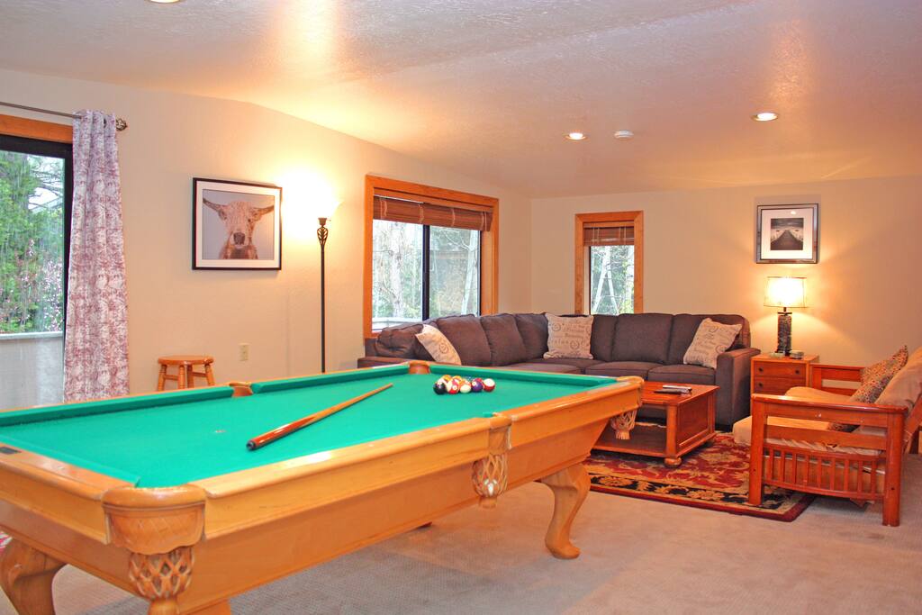 Big Desirable Dollar Point, Sleeps 12+, Pool Table Houses for Rent in