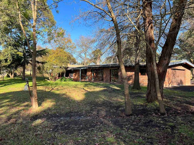 Charming Semi-Farm Escape with Spa in Cranbourne gallery image 5