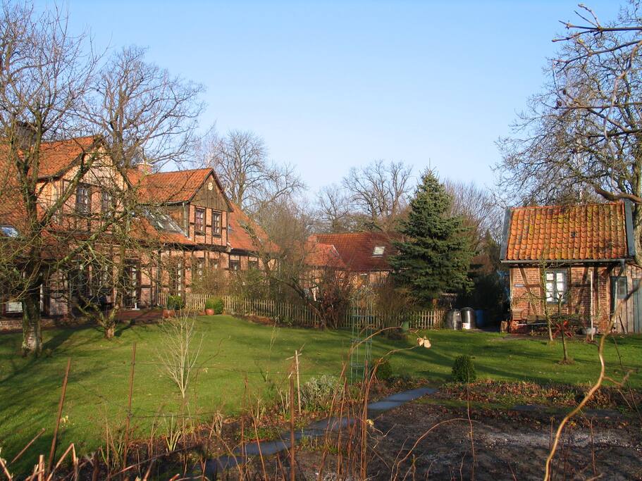 Forsthaus von hinten mit Brauhaus
