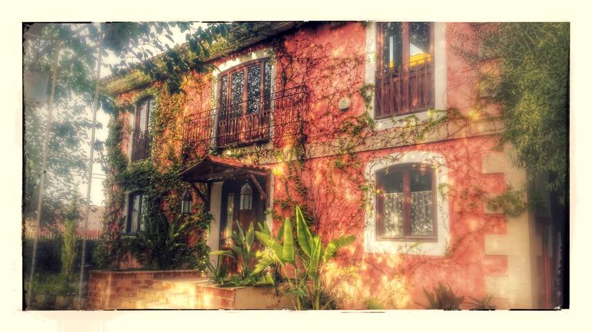 Quiet Double bed Room. Wifi.Cofe.Parking