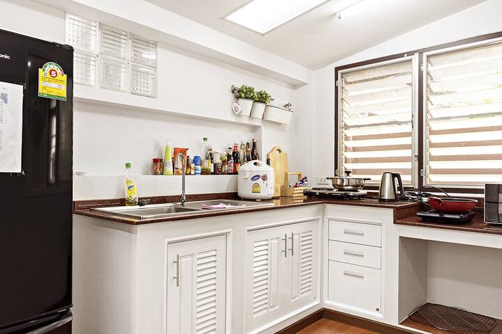 曼谷Sutthisan地铁站独栋带花园、停车位别墅 五卧三卫 闹中取静 中文房东 gallery image 3