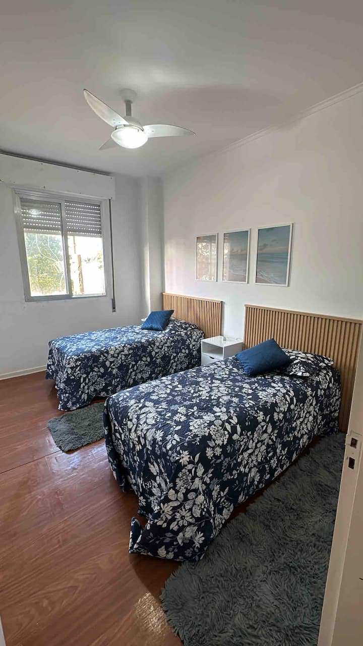 غرفة نوم 2 - 2 سرير مربع واحد 