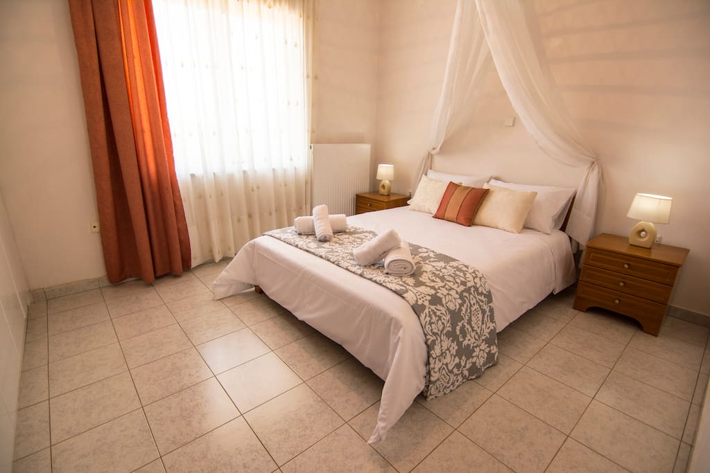 Υπνοδωμάτιο 1/Master bedroom