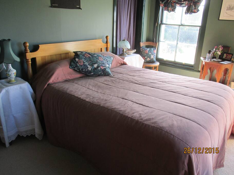 Double Bedroom view of Mountains