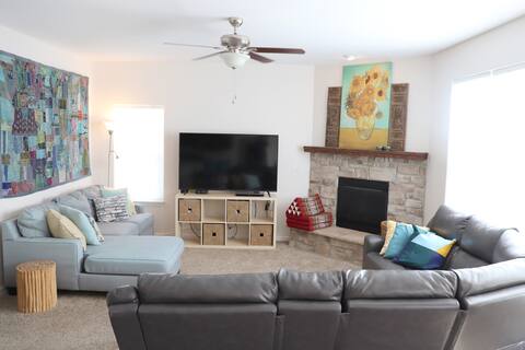 Bright, Airy Keno Home with Patio & Yard