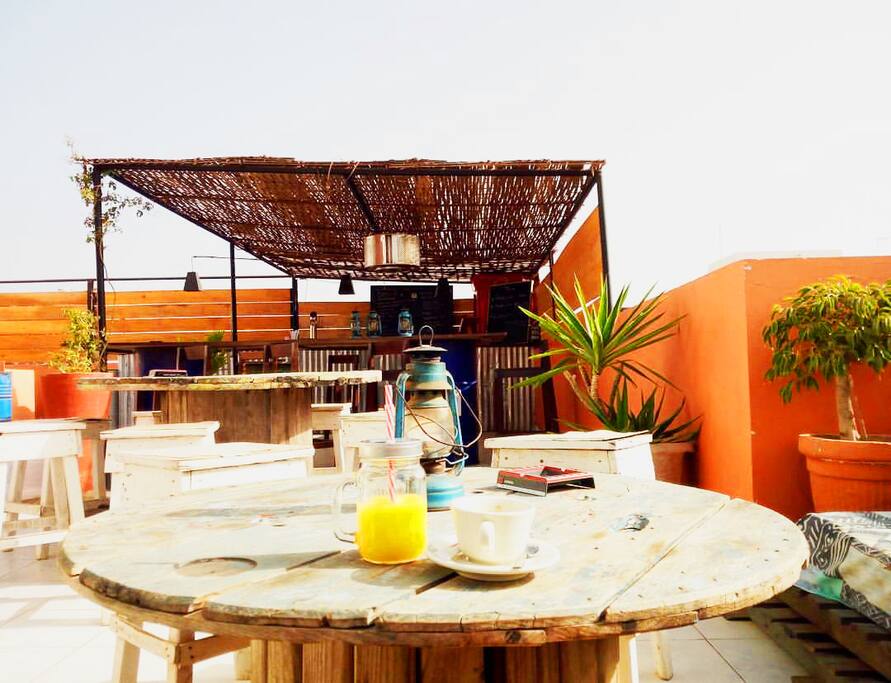 Petit déjeuner sur le roof top
