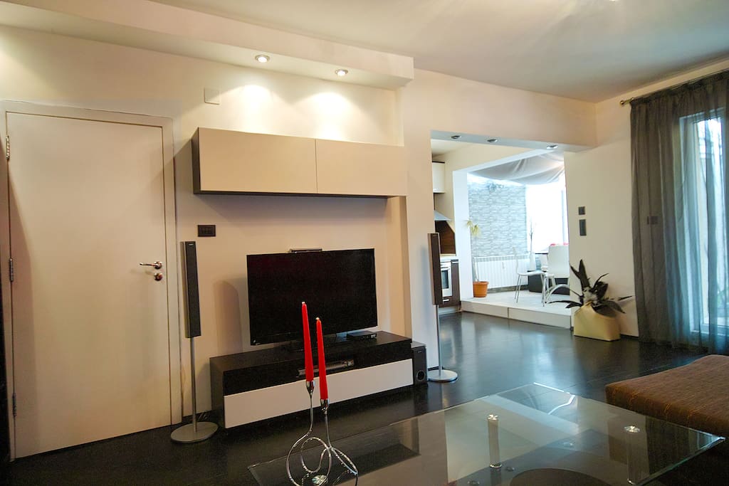 Living room with 40" TV