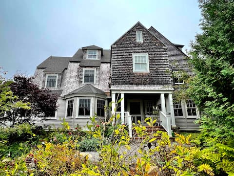 Historic 10-BR Main St. Mansion