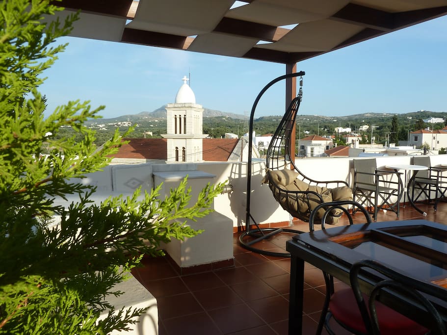 My insuperable roof terrace - 360 view - Located in the heart of CRETE there is easy access to all beaches