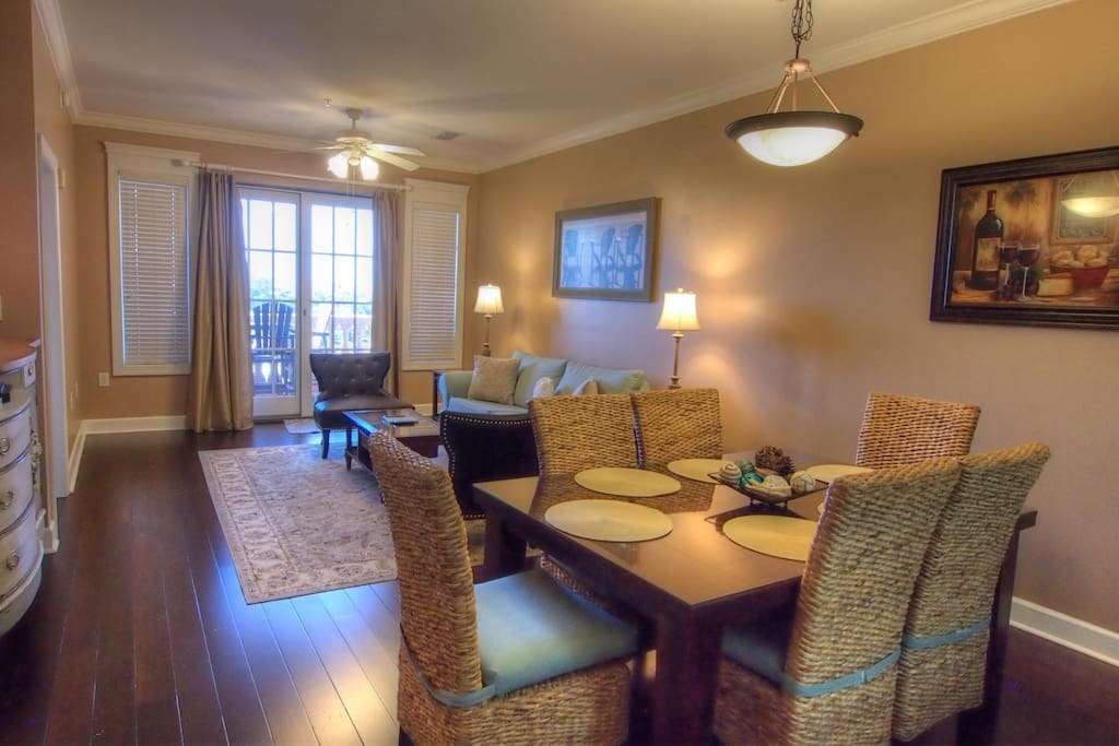 Dinning Room - Seating for 6 plus 4 Bar Stools