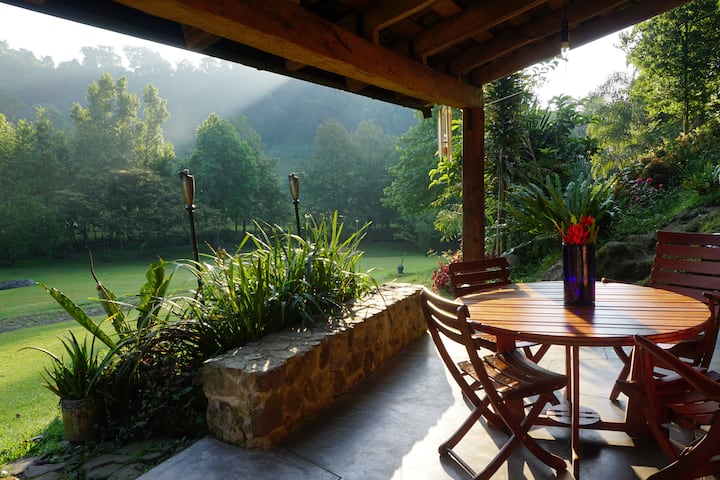 Cabin in a magical place. (Citlalapa)