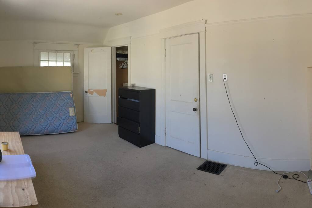 Panorama with Windows on three sides.