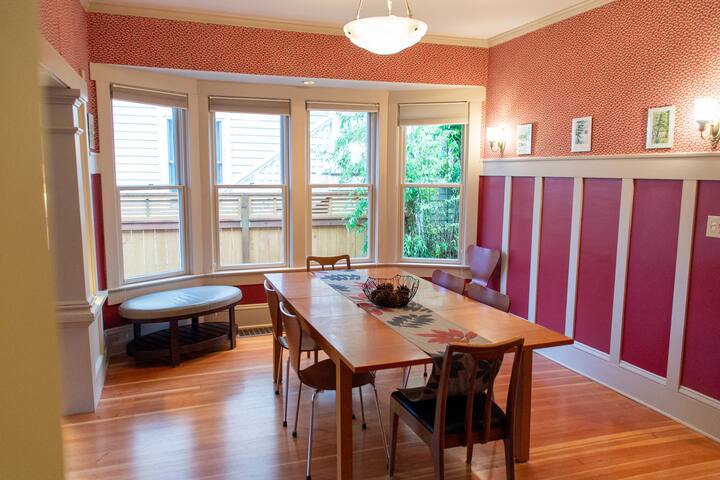 Charming Queen Anne Home, minutes from Downtown gallery image 5