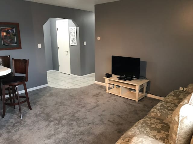 Entire condo by NASA, airport, highways, shopping