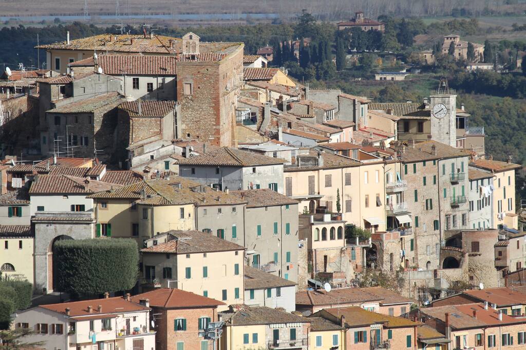 Il Centro storico di Chianciano Terme Foto con copyright ©Daniele Ciolf)