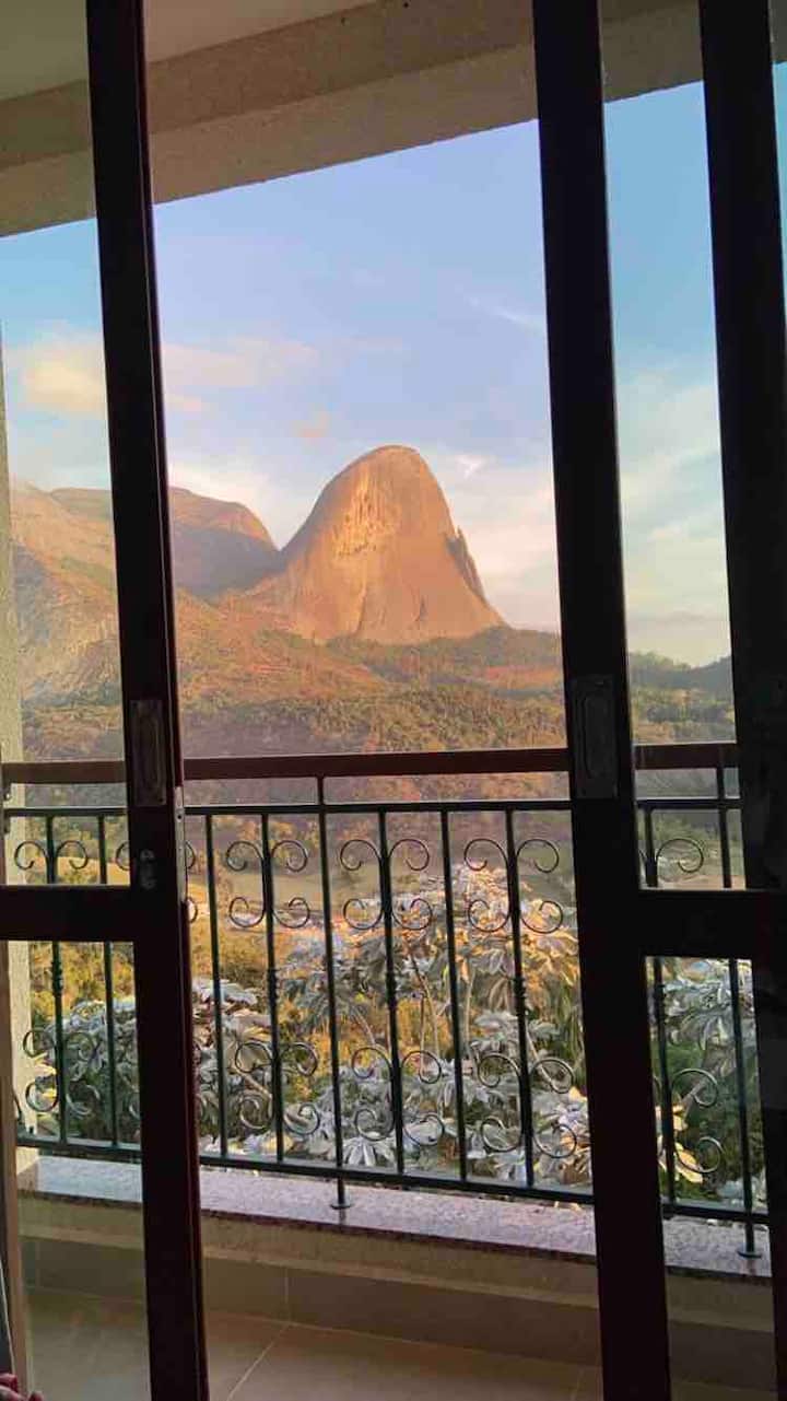 Красива гледка от балкона на спалнята.