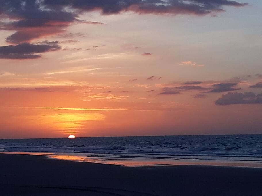 A praia de Macapá tem um pôr do sol incrível!